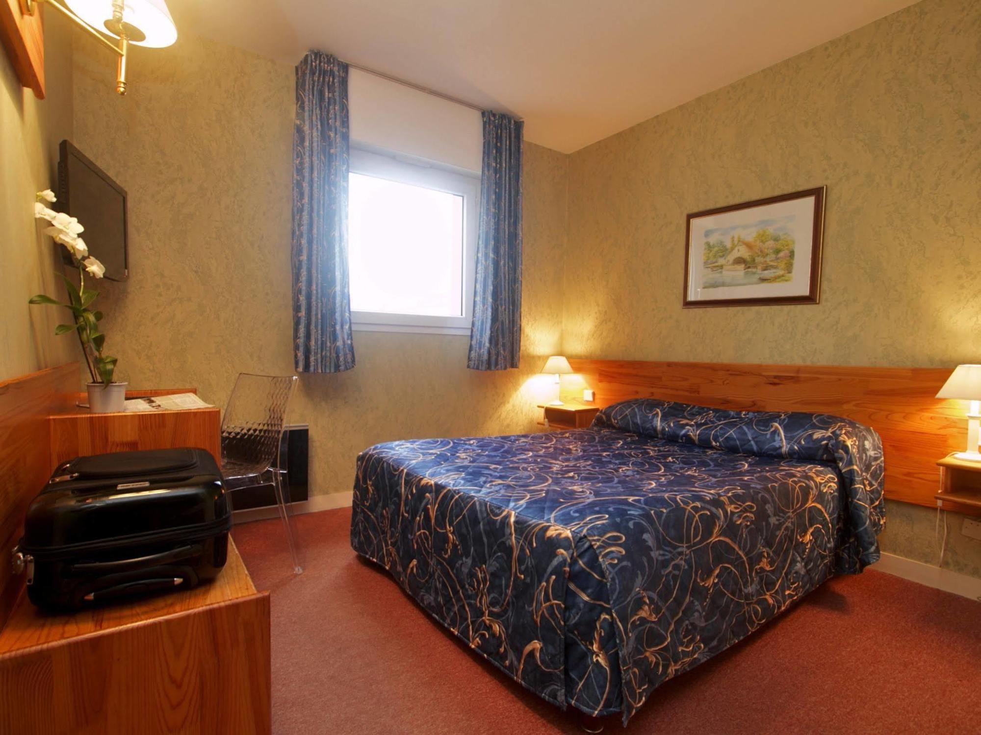 Hotel Sully Nogent-le-Rotrou Bagian luar foto