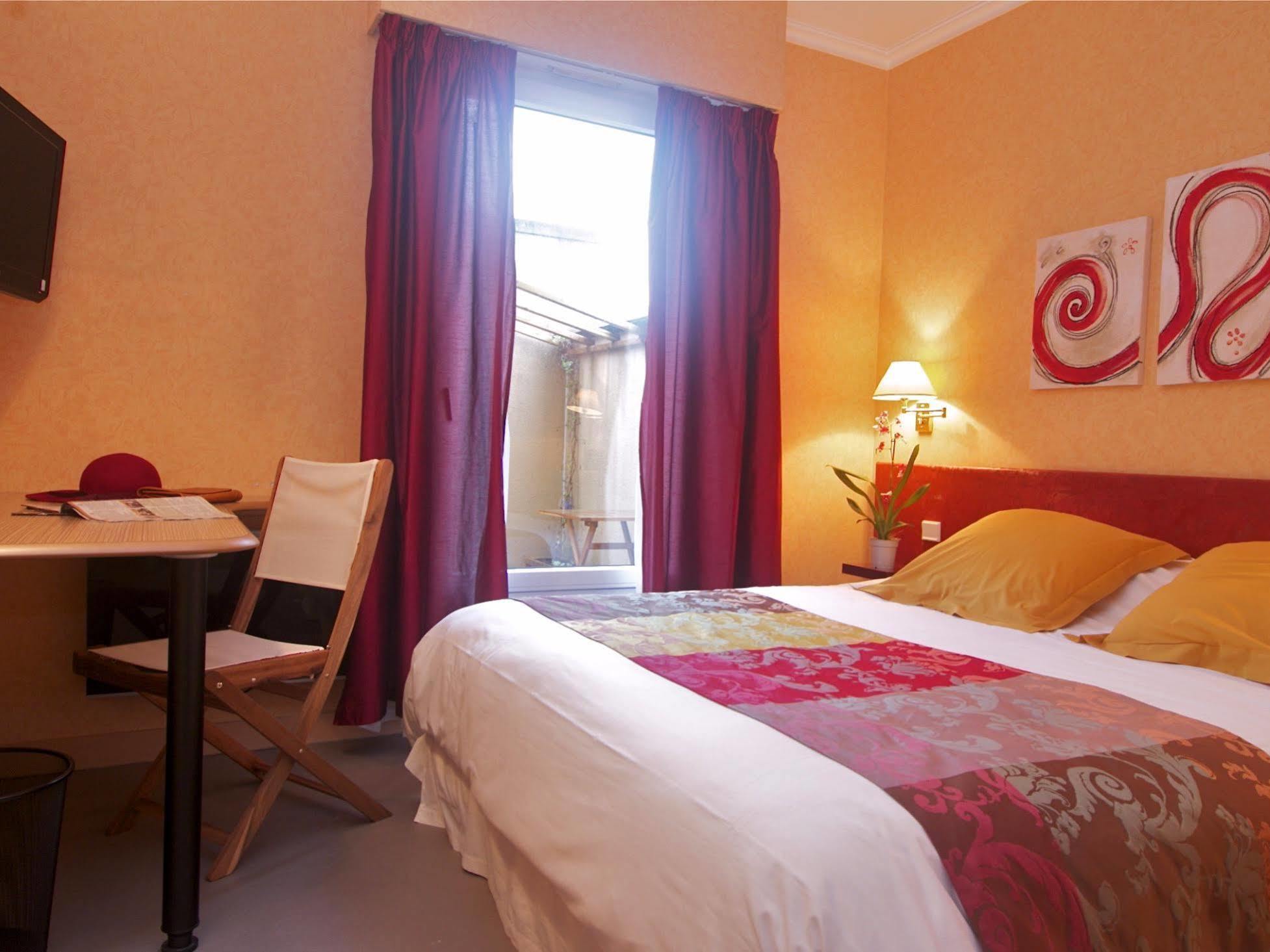 Hotel Sully Nogent-le-Rotrou Bagian luar foto